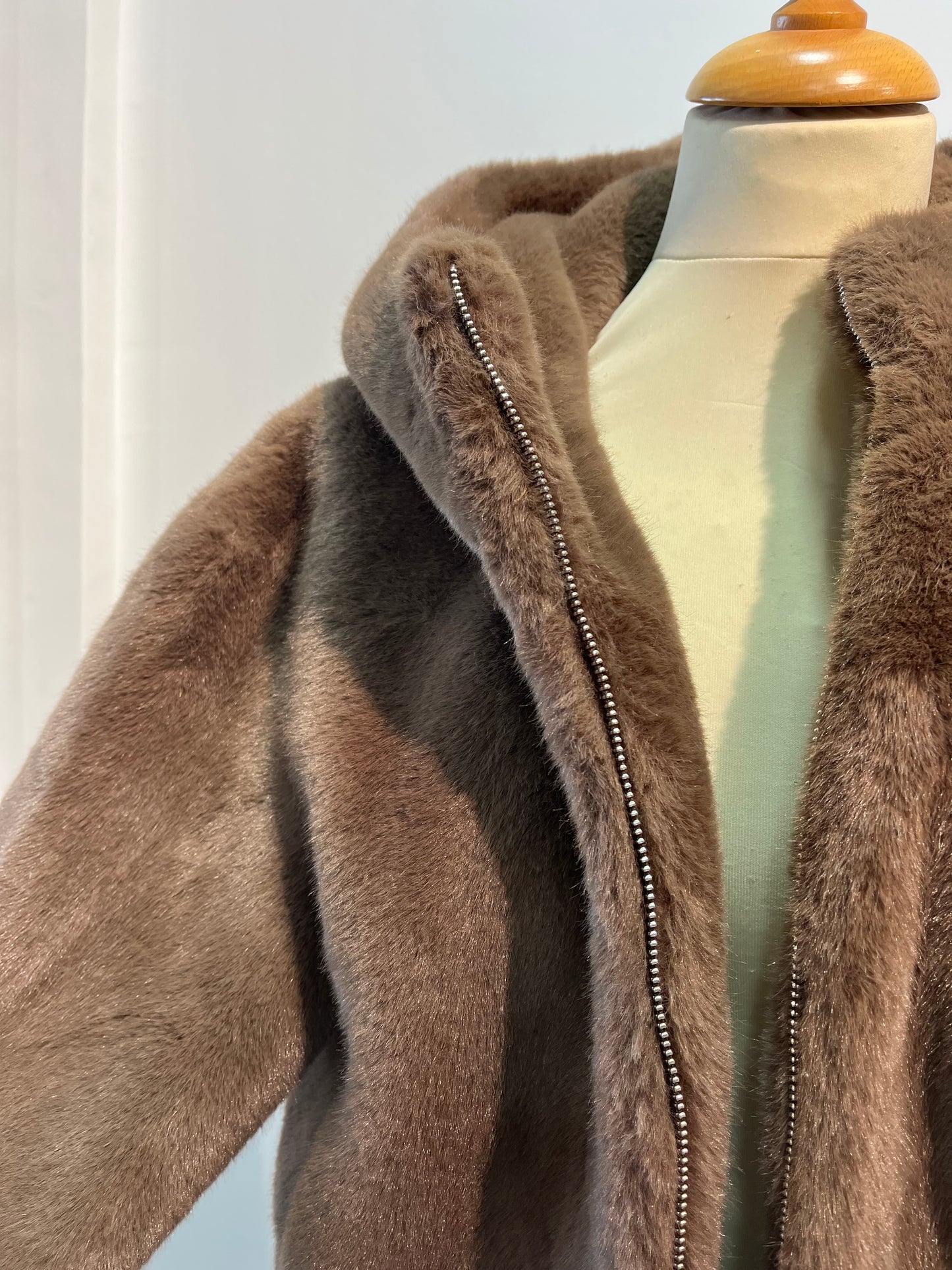 Manteau marron en fourrure
