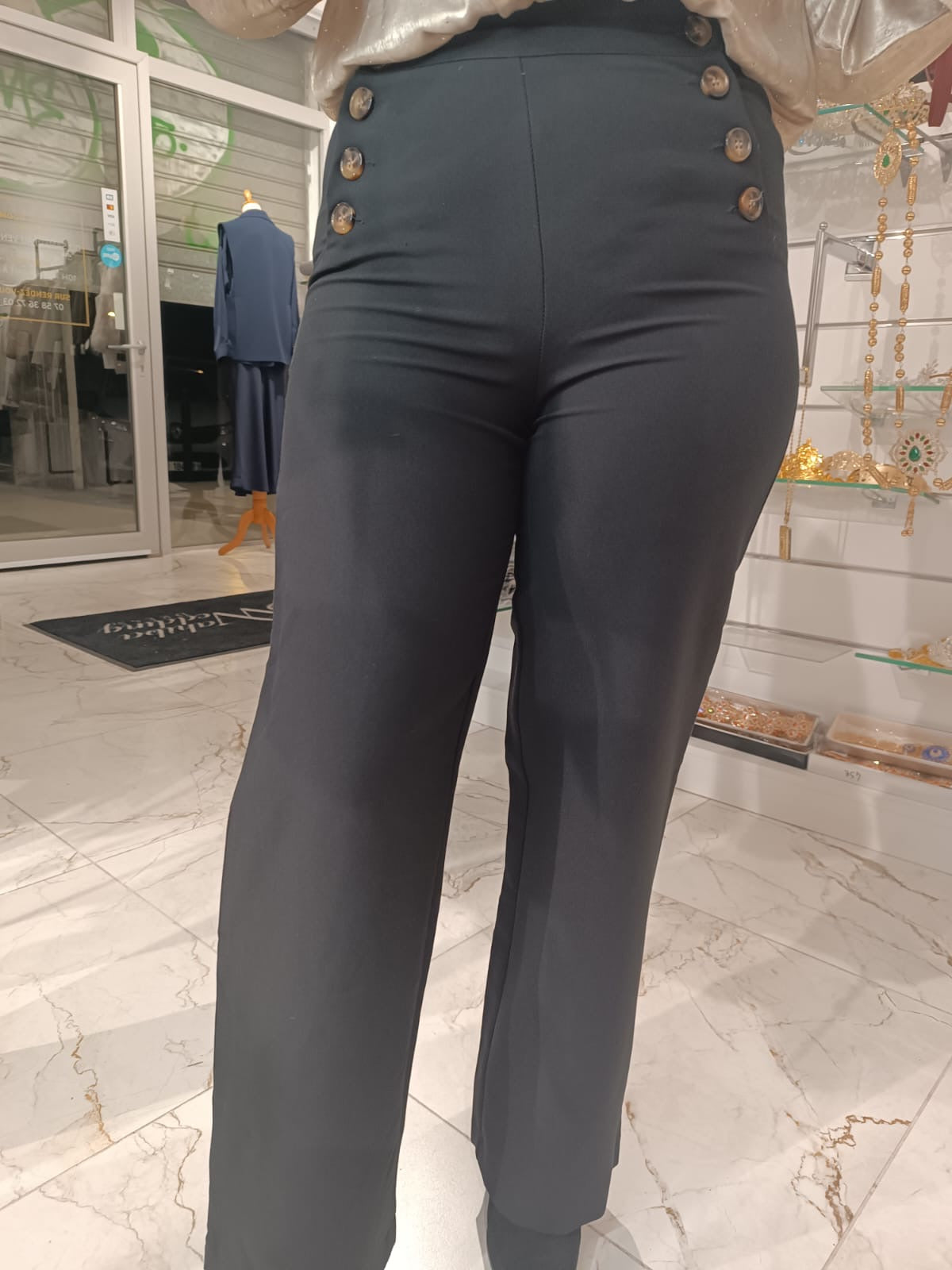 Pantalon avec boutons