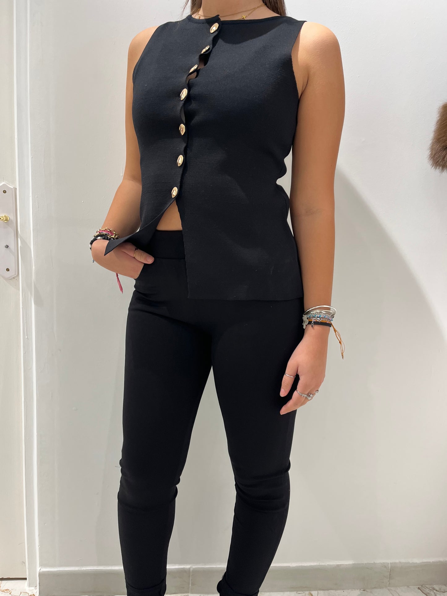 Top avec boutons dorés
