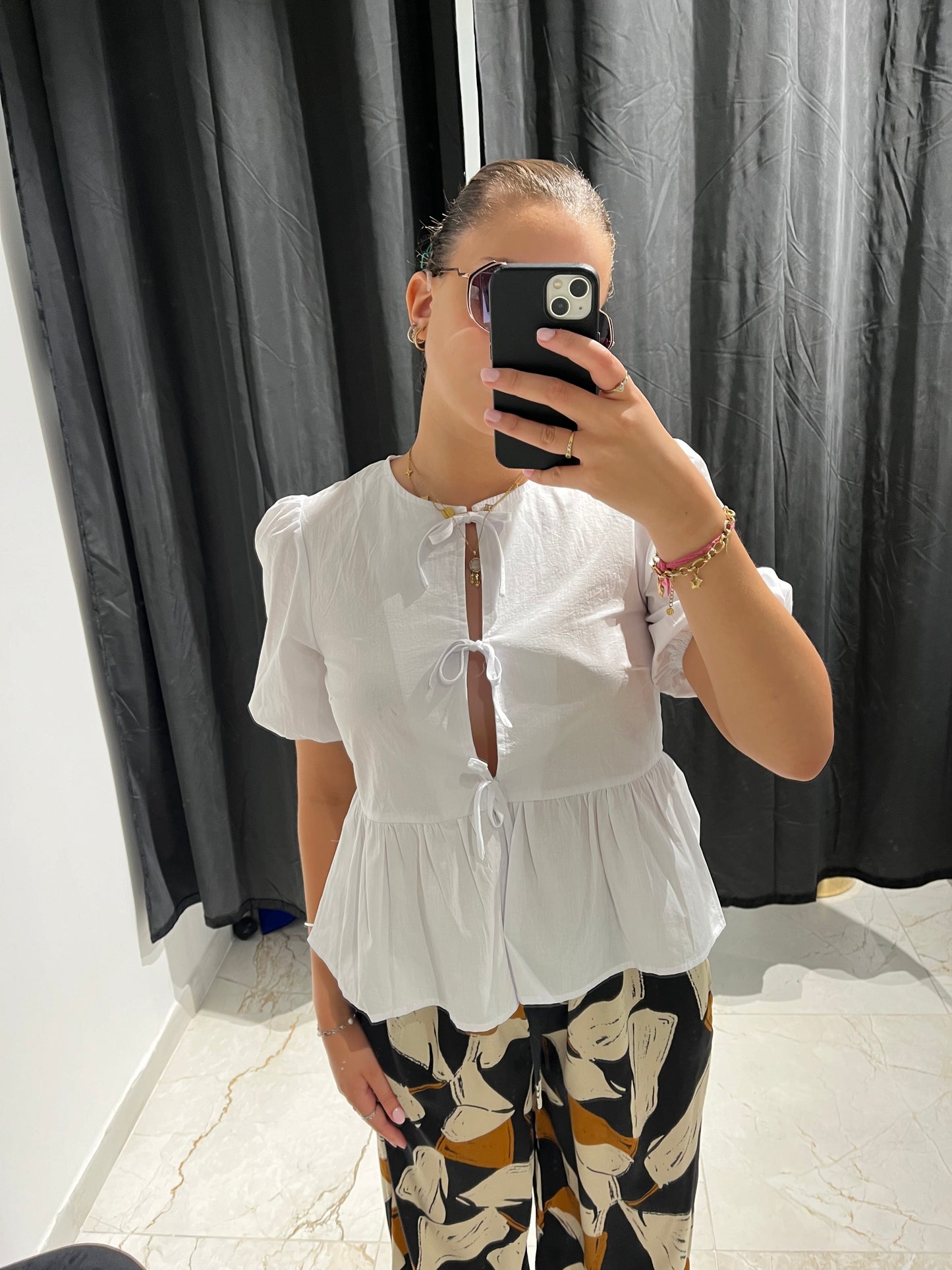 Chemise blanche à nœuds