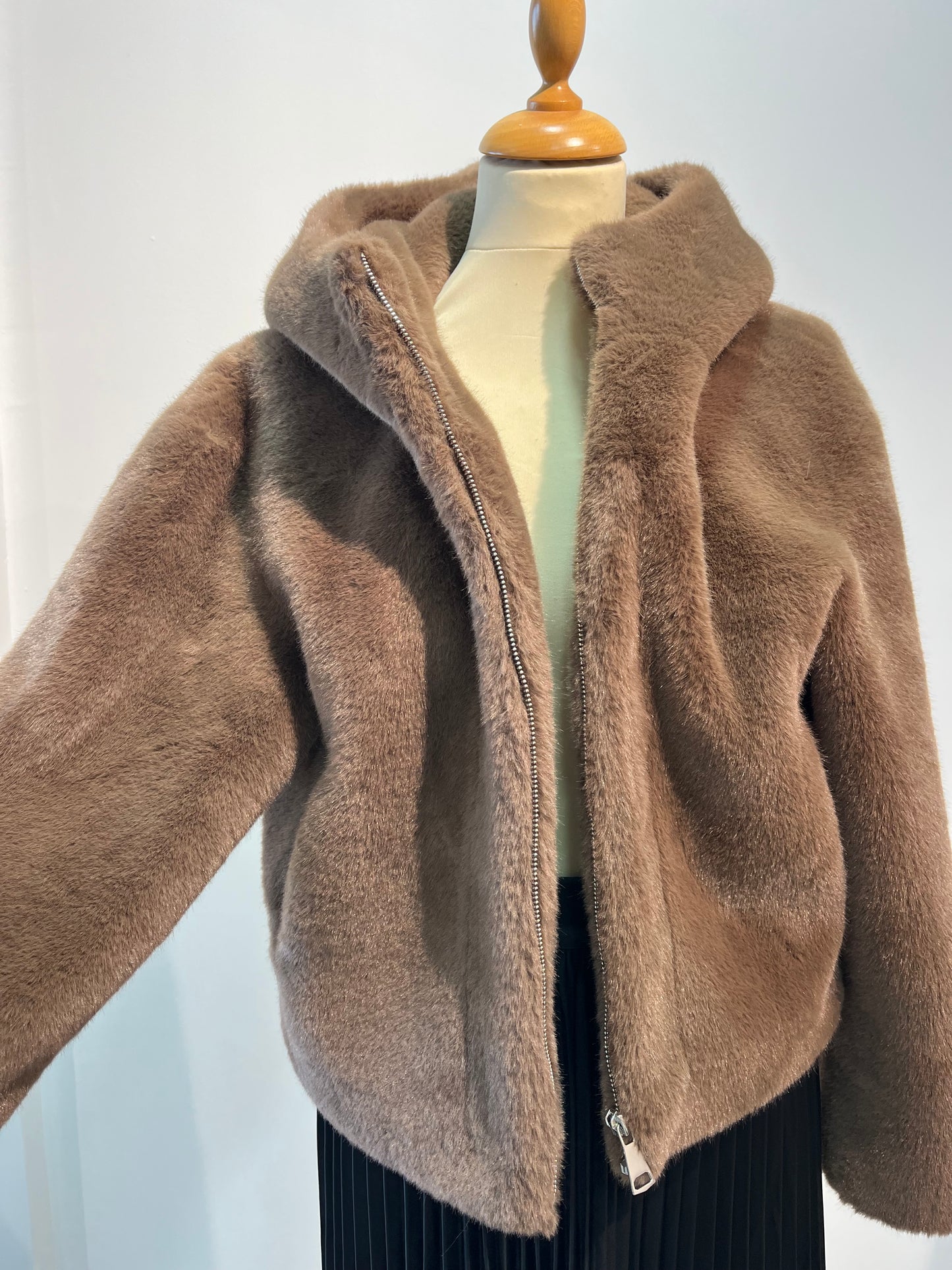 Manteau marron en fourrure