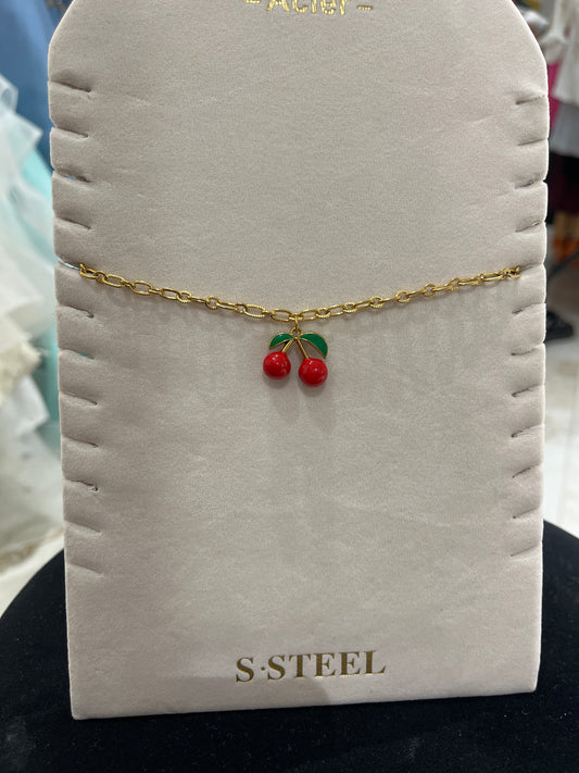collier cerise