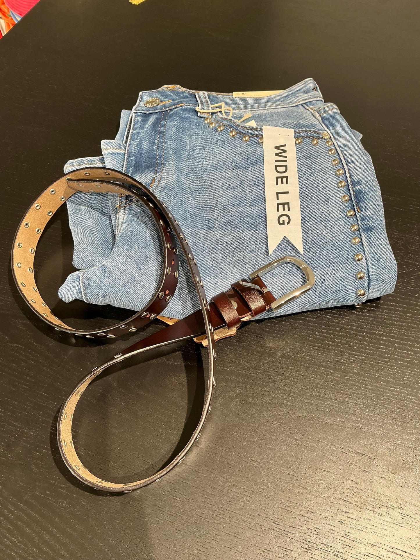 ceinture en cuir cloué