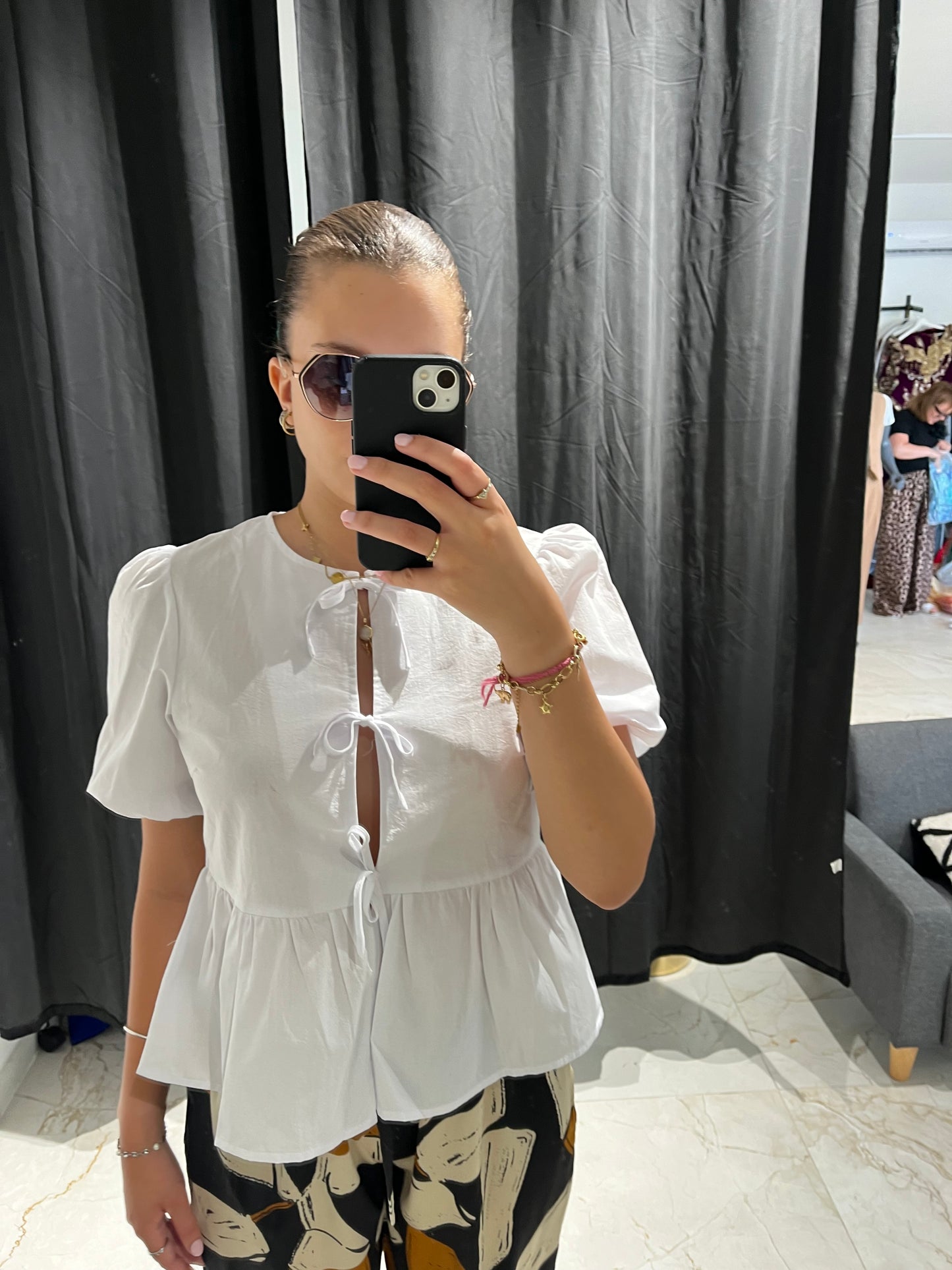 Chemise blanche à nœuds