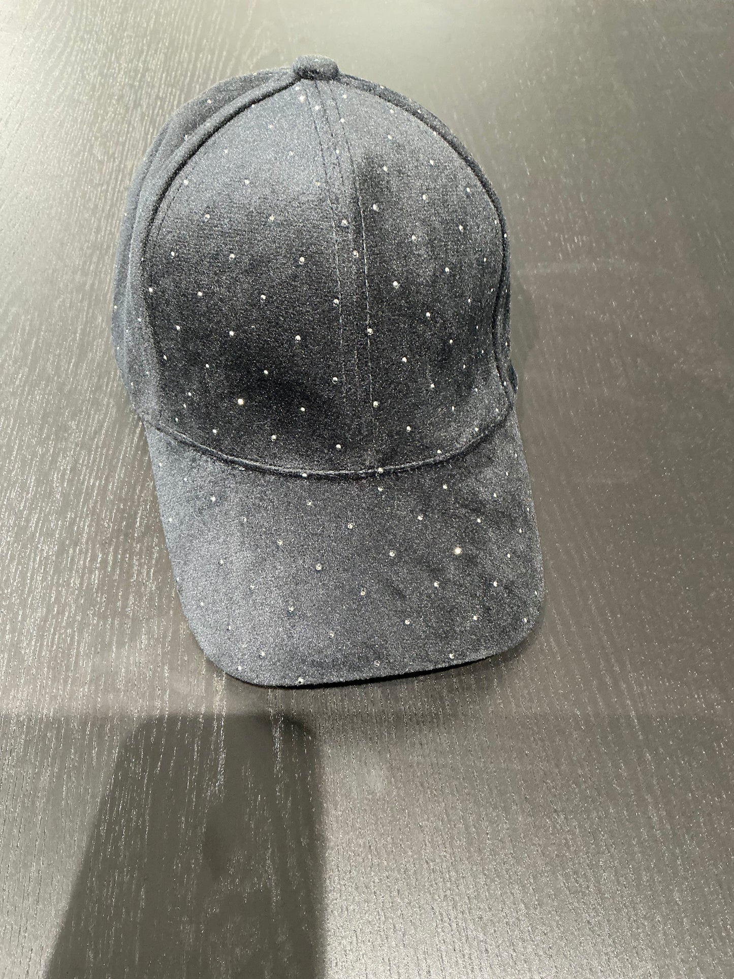 casquette en velours avec strass