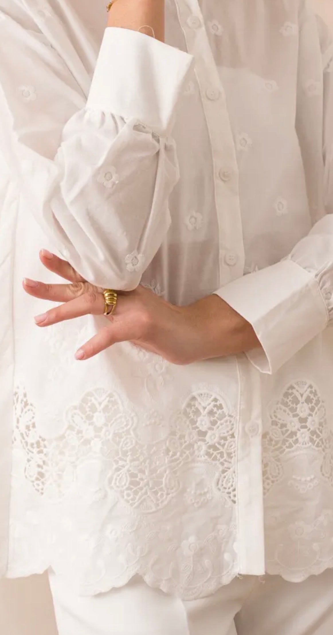 chemise blanche bordée