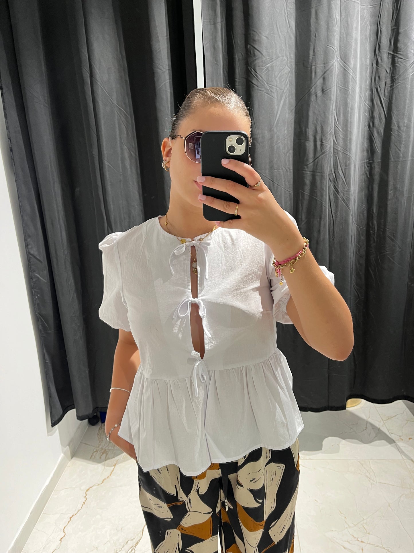 Chemise blanche à nœuds