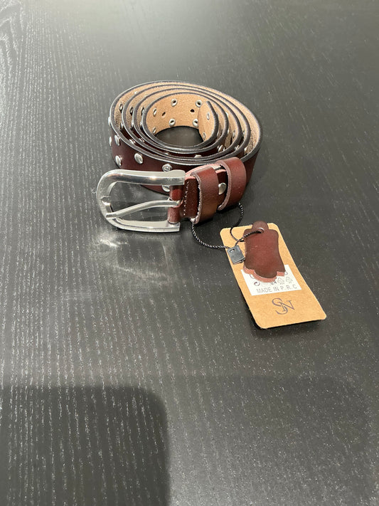 ceinture en cuir cloué