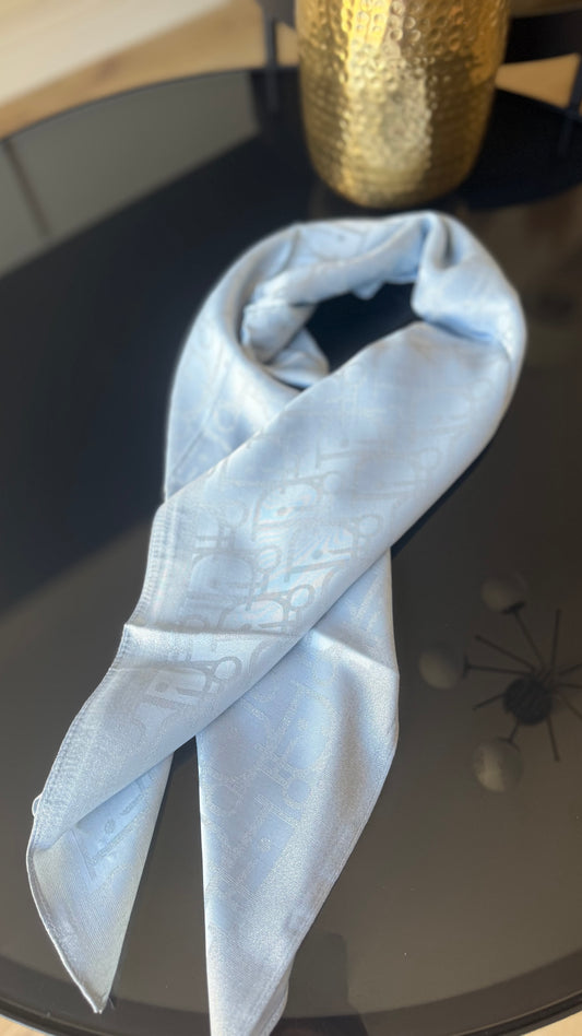 Carré en soie et viscose