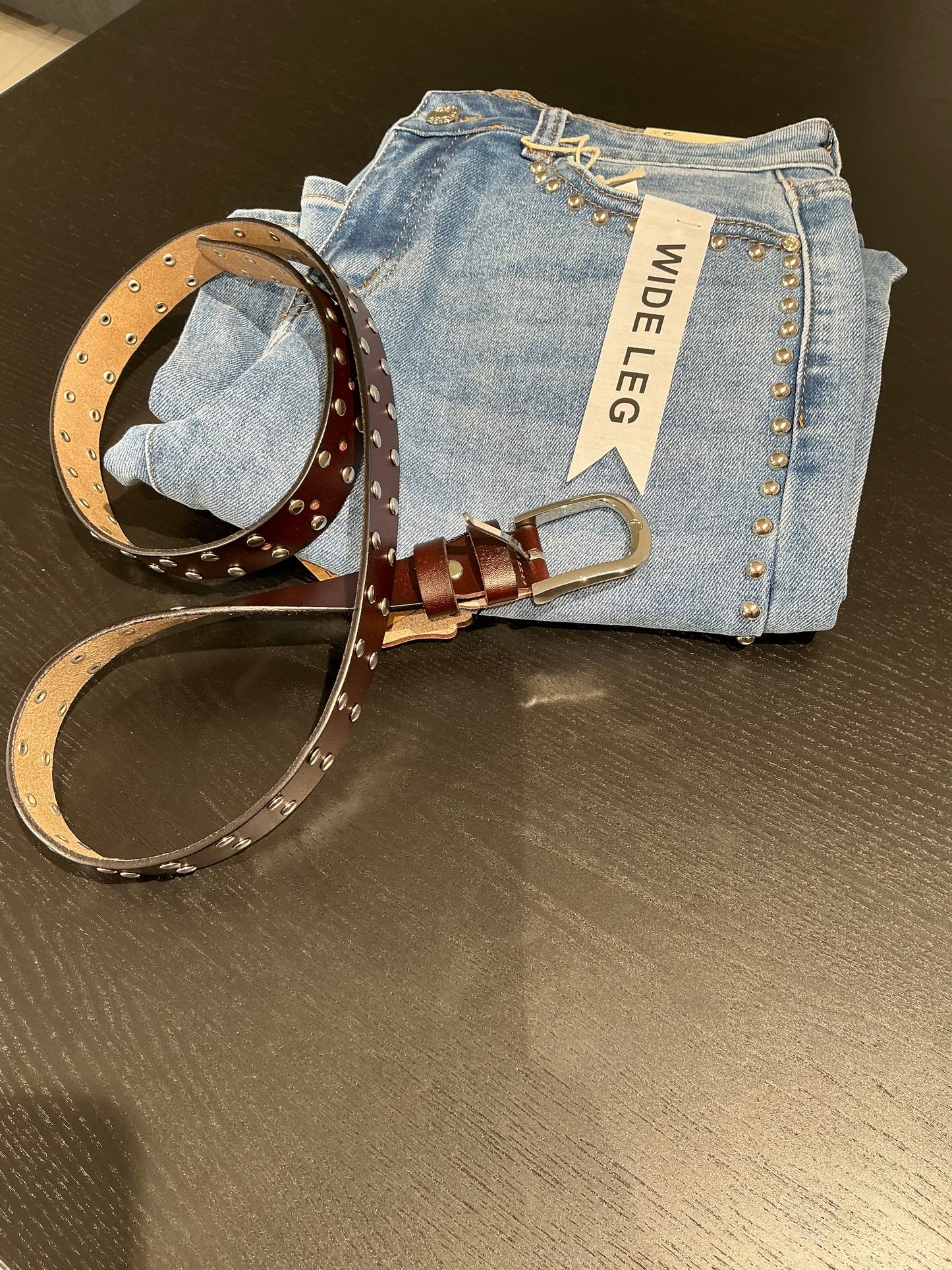 ceinture en cuir cloué