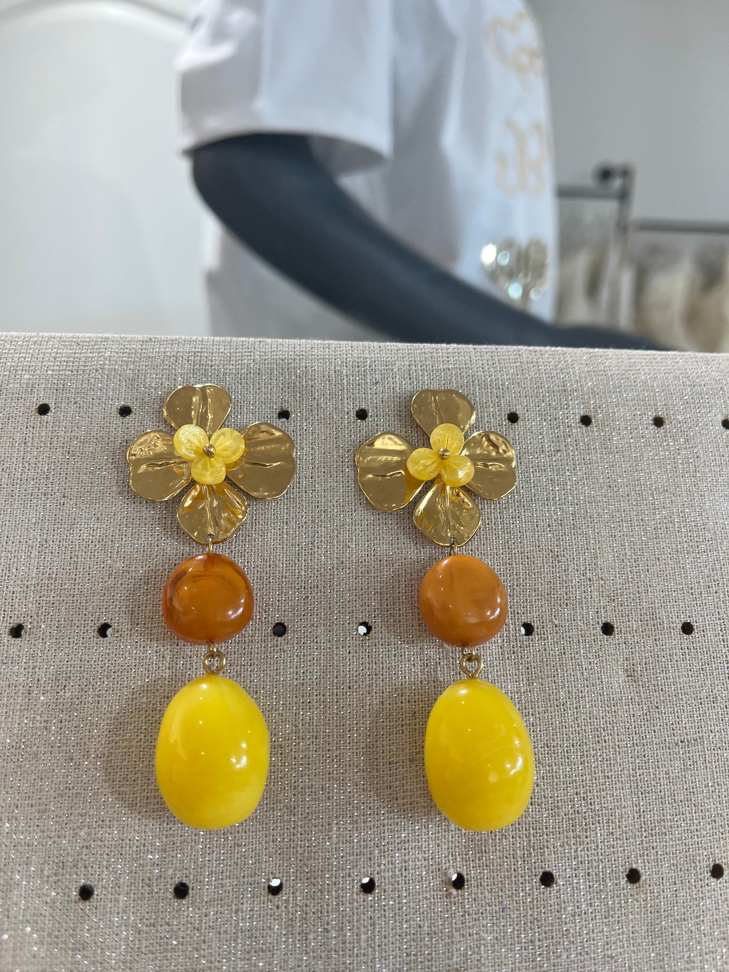 boucles avec pendentif coloré