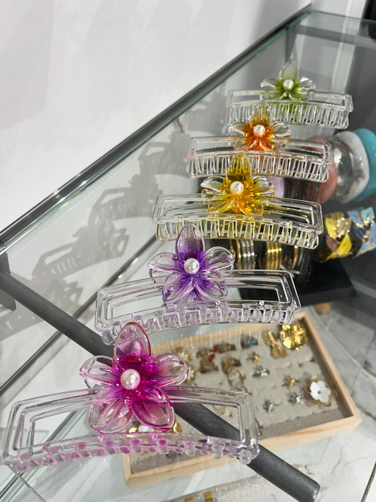 pince à cheveux en fleurs